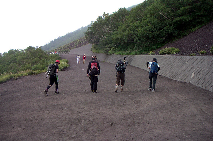 富士登山を開始